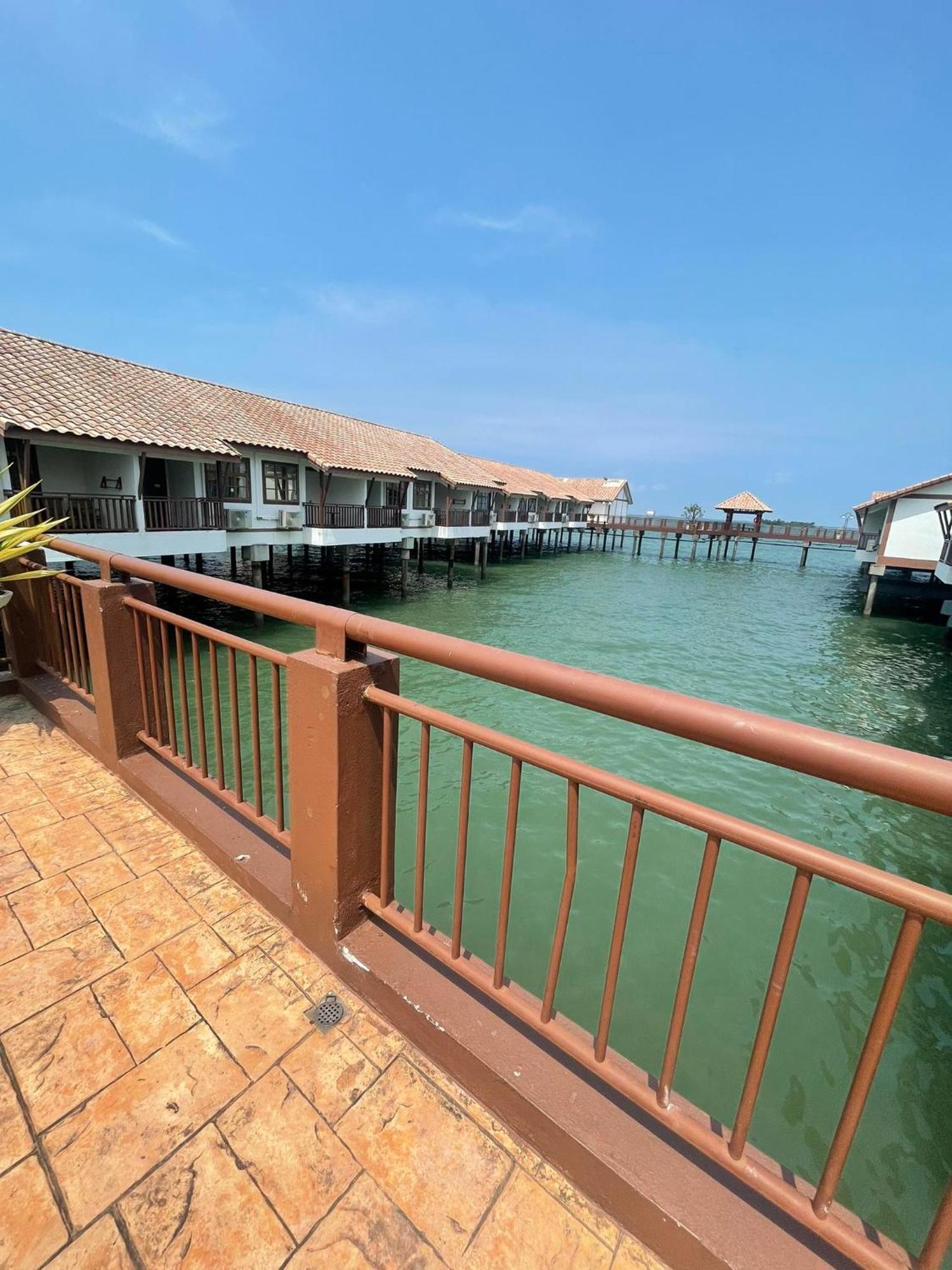 Hotel Cuti-Cuti Port Dickson Water Chalet Exterior foto